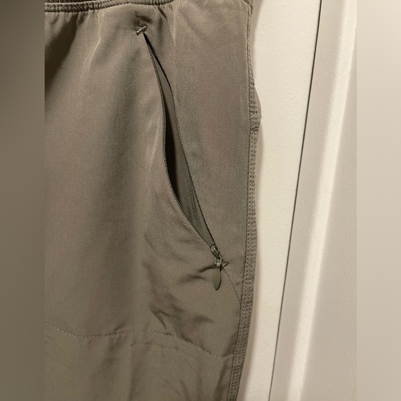 Calvin Kline army green wind performance pants. XL size - Picture 8 of 9